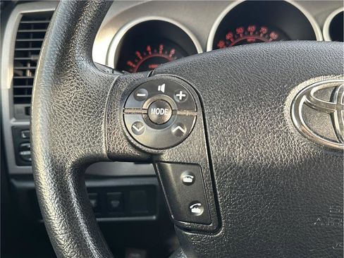 Used 2011 Toyota Tundra 4x4 Double Cab image 19