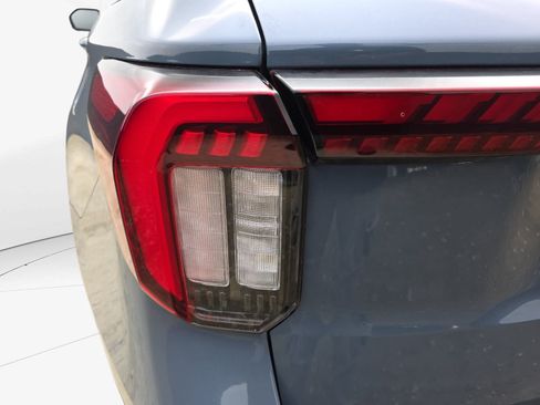 Used 2025 Ford Explorer ST RWD image 32