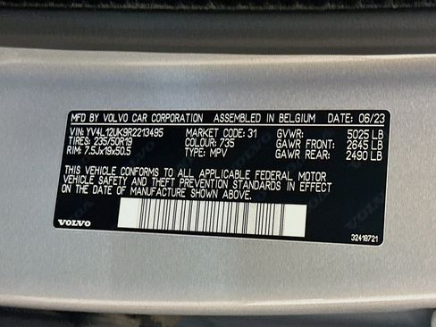 Used 2024 Volvo XC40 B5 Core w/ Climate Package image 12