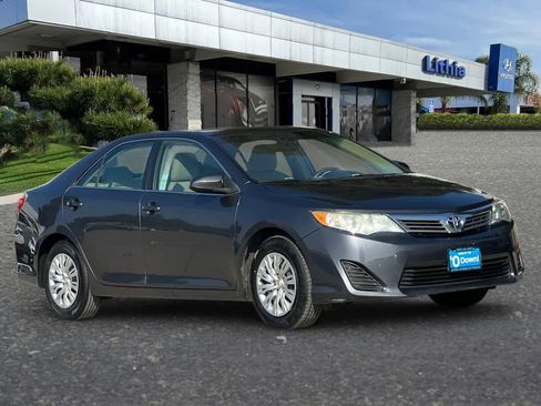 Used 2014 Toyota Camry L image 10