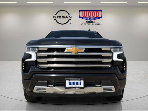 Used 2024 Chevrolet Silverado 1500 High Country w/ High Country Premium Package AWD/4WD image 6