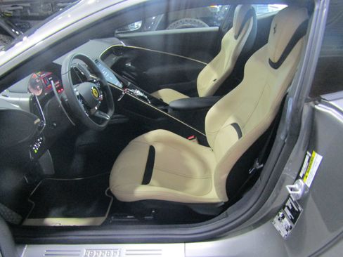 Used 2023 Ferrari Roma image 10