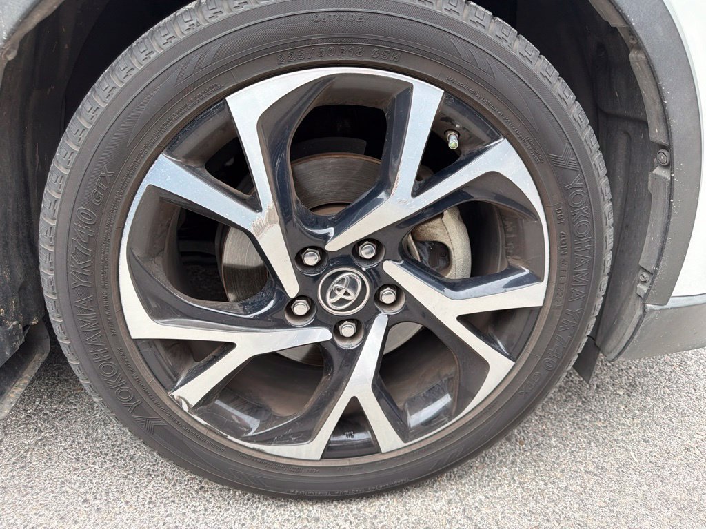 Used 2018 Toyota C-HR XLE FWD image 5