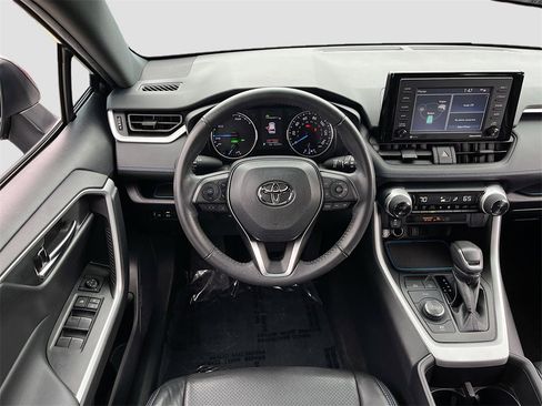 Used 2022 Toyota RAV4 SE image 20