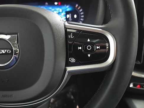 Used 2025 Volvo XC60 B5 Plus AWD/4WD image 21