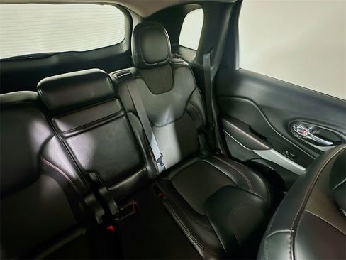 Used 2017 Jeep Cherokee Trailhawk w/ Comfort/Convenience Group image 14