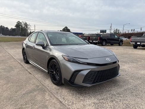 Used 2026 Toyota Camry SE FWD image 2