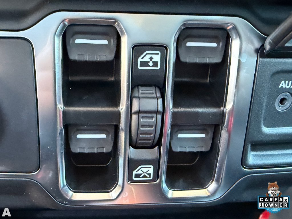 Used 2024 Jeep Wrangler Unlimited Sahara w/ Technology Group AWD/4WD image 27