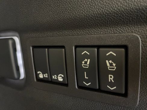 Used 2024 Chevrolet Suburban High Country image 30