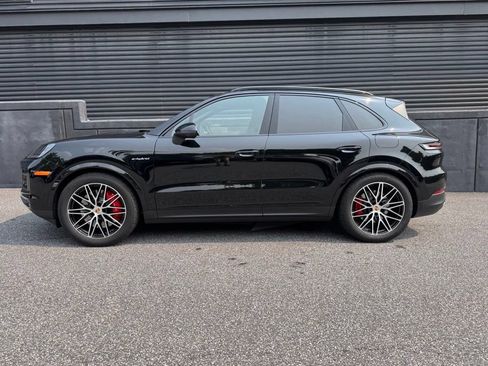 Certified 2026 Porsche Cayenne S AWD/4WD image 7