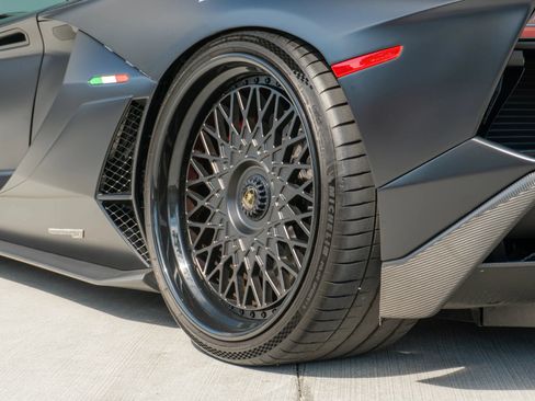 Used 2020 Lamborghini Aventador SVJ AWD/4WD image 54