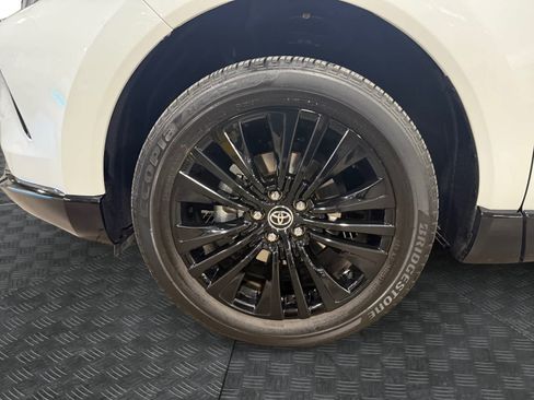 Used 2024 Toyota Venza Nightshade image 15