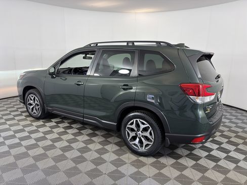 Used 2023 Subaru Forester Premium image 8