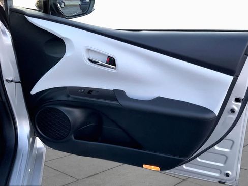 Used 2021 Toyota Prius Prime XLE FWD image 22