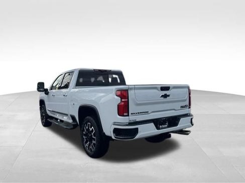 Used 2026 Chevrolet Silverado 2500 High Country w/ High Country Premium Package AWD/4WD image 3