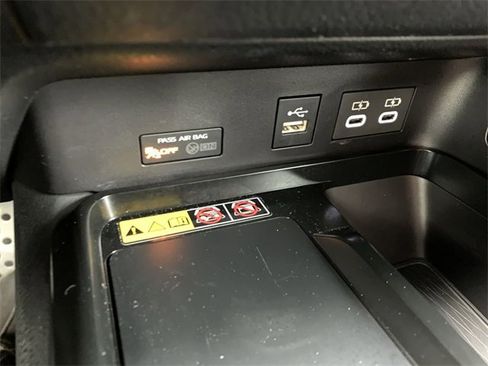 Used 2025 Toyota Camry SE image 27