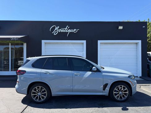 Used 2024 BMW X5 xDrive40i w/ M Sport Package image 2
