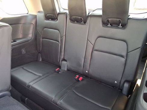 Used 2025 Nissan Pathfinder SL AWD/4WD image 21