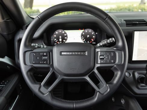 Used 2025 Land Rover Defender 110 X-Dynamic SE AWD/4WD image 13