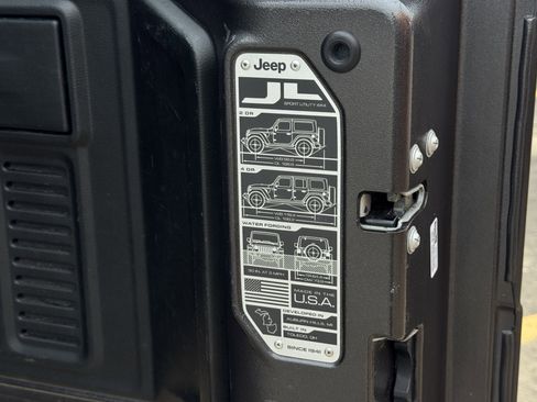 Used 2021 Jeep Wrangler Unlimited Rubicon image 9