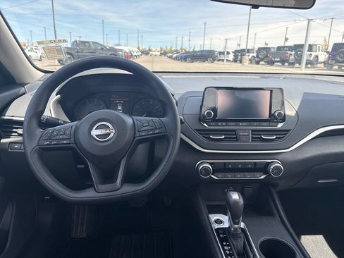 Used 2024 Nissan Altima 2.5 S FWD image 14