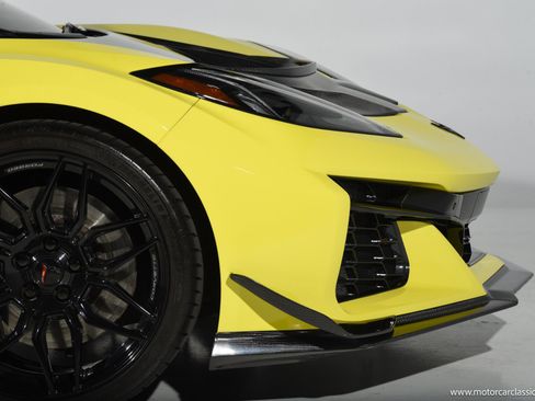 Used 2024 Chevrolet Corvette Z06 RWD image 13