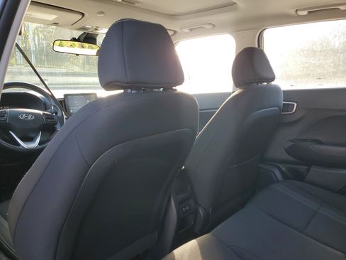 Used 2024 Hyundai Venue SEL image 10