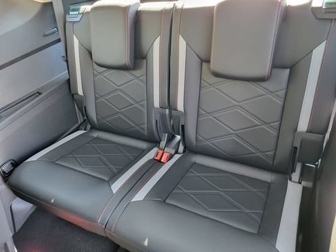 Used 2025 Volkswagen Atlas Peak Edition SE AWD/4WD image 28