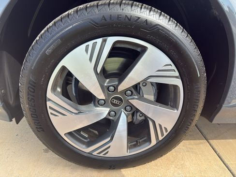 Used 2025 Audi Q6 e-tron Premium Plus image 20