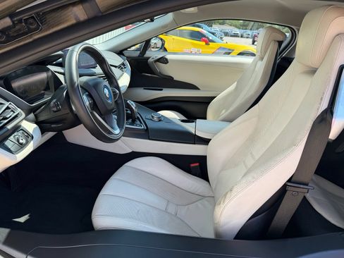 Used 2019 BMW i8 Coupe AWD/4WD image 22