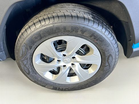 Used 2019 Toyota RAV4 LE w/ Carpet Mat Package image 11