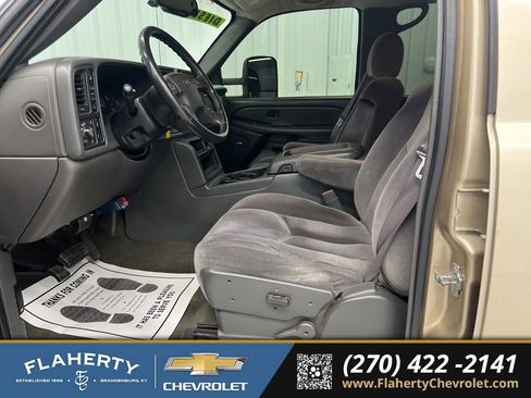 Used 2005 GMC Sierra 2500 SLE w/ Heavy-Duty Power Package image 9