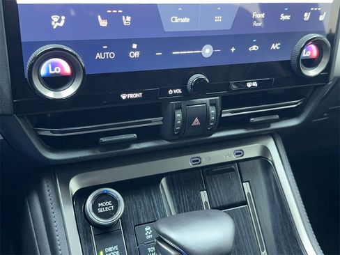 Used 2025 Lexus GX 550 w/ Accessory Package (2T) image 30