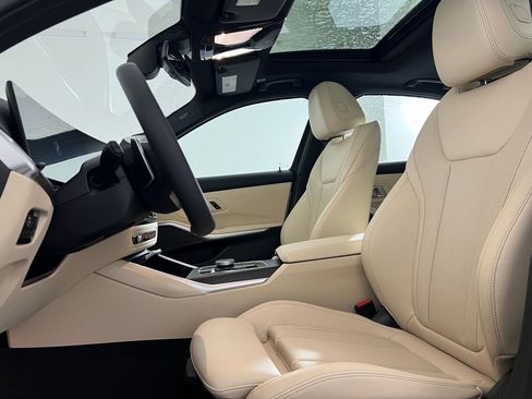 Used 2025 BMW 330i xDrive Sedan w/ Premium Package AWD/4WD image 13