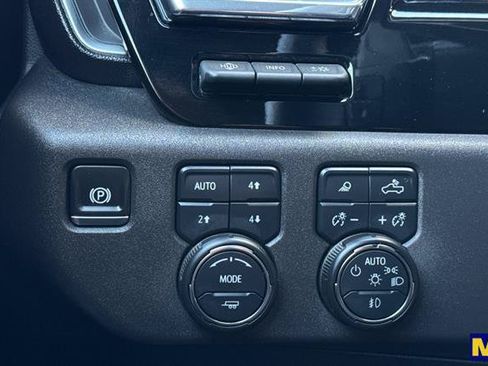 Used 2025 Chevrolet Silverado 1500 High Country w/ Technology Package AWD/4WD image 32
