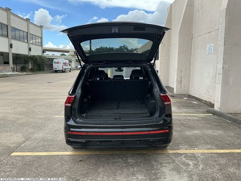 Used 2022 Volkswagen Tiguan SE R-Line FWD image 10
