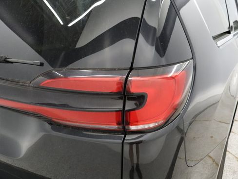 Used 2023 Chrysler Pacifica Touring-L FWD image 15