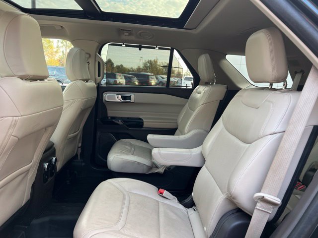 Used 2023 Ford Explorer Platinum w/ Technology Package AWD/4WD image 18