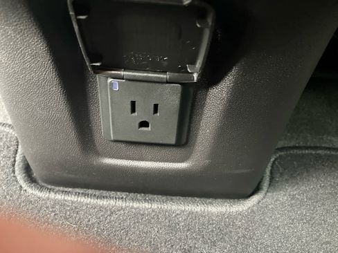 Used 2024 Chevrolet Equinox Premier image 38