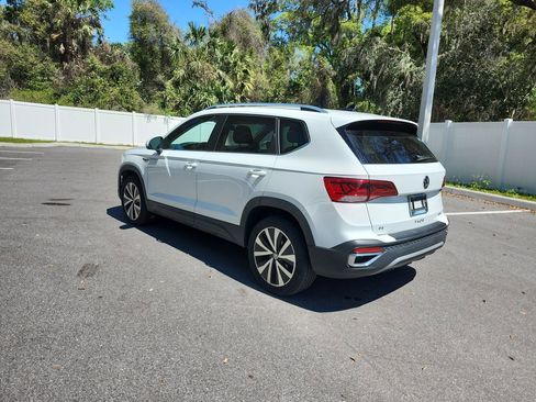Used 2022 Volkswagen Taos SE image 3