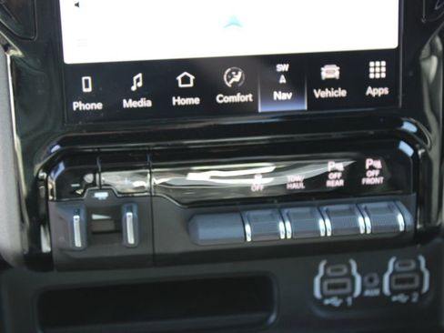 Used 2024 RAM 1500 Big Horn AWD/4WD image 20