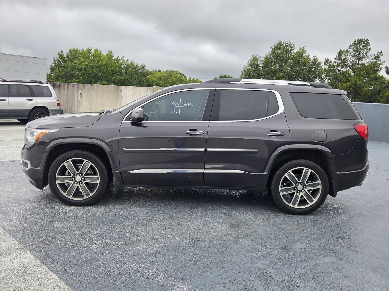 Used 2018 GMC Acadia Denali w/ Technology Package FWD image 2
