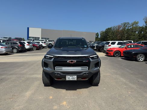 Used 2023 Chevrolet Colorado ZR2 w/ ZR2 Convenience Package III AWD/4WD image 2