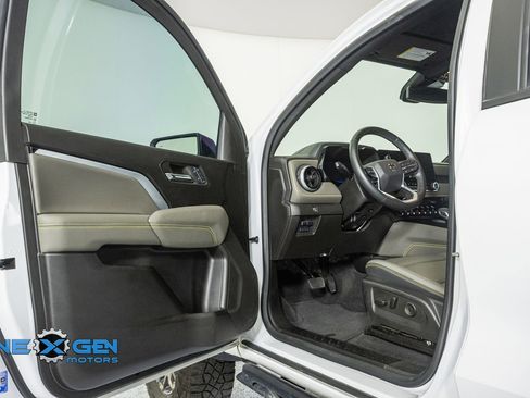Used 2024 Chevrolet Colorado ZR2 w/ ZR2 Convenience Package III AWD/4WD image 9