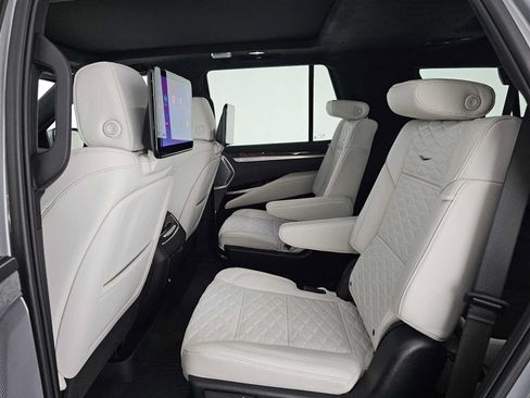 Certified 2025 Cadillac Escalade Sport Platinum w/ LPO, Floor Liner Package AWD/4WD image 19