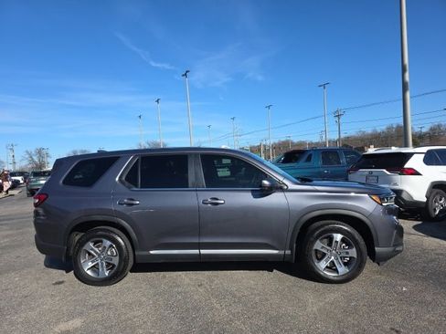 Used 2025 Honda Pilot EX-L image 3