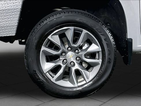 Used 2022 Chevrolet Silverado 1500 LT w/ Z71 Off-Road Package AWD/4WD image 11