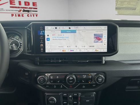 New 2025 Jeep Gladiator Willys image 18