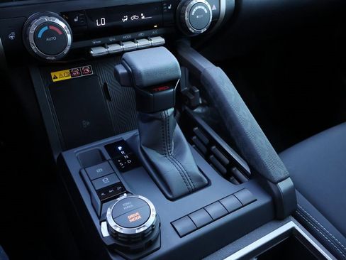 Used 2025 Toyota Tacoma 4x4 Double Cab image 39