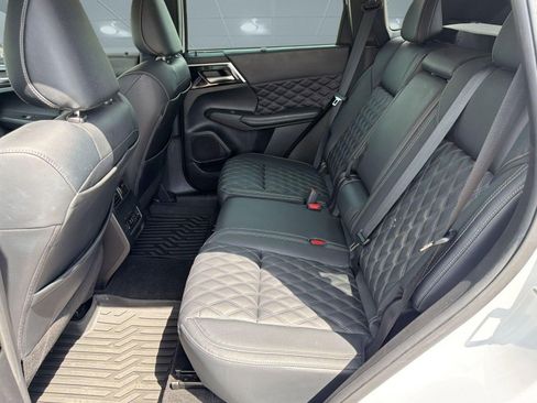 Used 2023 Mitsubishi Outlander SEL image 14